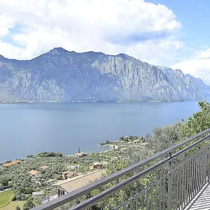 https://la-terrazza-sul-lago-malcesine.hotelinveneto.com